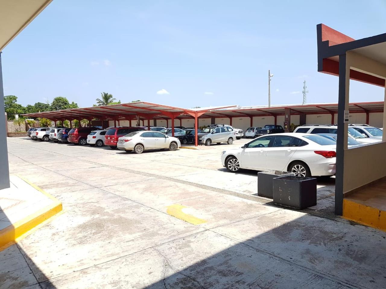 Hotel Madrid Minatitlán Εξωτερικό φωτογραφία
